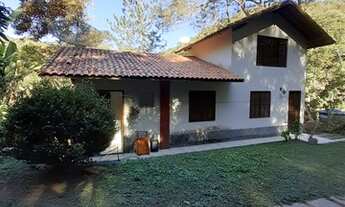 Imagem 2: Casa em Teresópolis com terreno de 800m² em localização bucólica e agradável