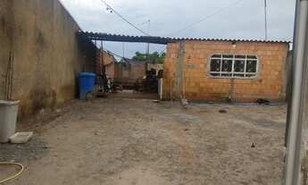 Imagem 2: Lote com um barraco e uma base pra uma casa