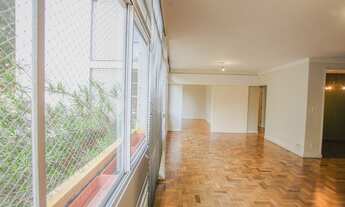 Imagem 4: Amplo e lindo! Com janelas enormes em edifício modernista em frente ao shopping!