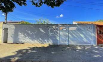 Imagem: CASA COM TERRENO AMPLO VILA CARLOTA