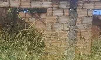 Imagem 3: Terreno com construção inacabada