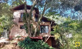 Imagem 2: Casa 2 suítes e 2 vagas de garagem coberta em meio à natureza do Rio Tavares