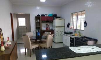 Imagem 4: Chácara para venda em SJC com 1095m² com 3 quartos - construída há 2 anos