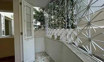 Imagem 2: Apartamento(tipo casa) todo reformado em rua Bucólica em Laranjeiras