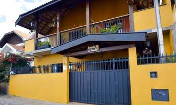 Imagem 2: Casa próxima ao centro comercial de Campos do Jordão