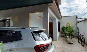 Imagem: Linda Casa com painel solar e piscina em