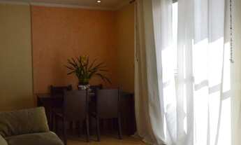 Imagem 2: Apartamento com 2 dormitórios, banheiro social com box de vidro, sala ampla com sacada, co