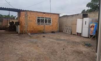 Imagem 6: Lote com um barraco e uma base pra uma casa