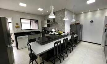 Imagem 5: Apartamento da Ponta da Praia, 3 dormitórios sendo 1 suíte com varanda na sala e vaga dema