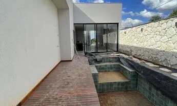 Imagem: Casa de esquina a venda no grand trianon