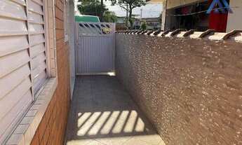 Imagem 2: Casa de 2 Dorm com pequeno quintal