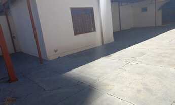 Imagem 4: Ótima casa para uso comercial possui 130 metros quadrados com 2 salas