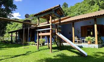 Imagem: Encantador sítio, com cascata e mata nativa