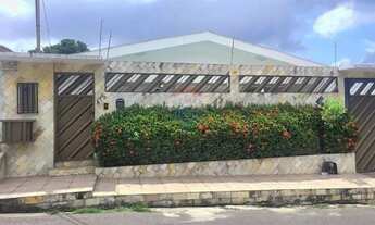 Imagem 2: Casa Espetacular em Manaus: 4 Quartos, Piscina e Mais!