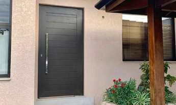 Imagem 5: Moderna casa localizada a menos de 10 minutos do Centro de Atibaia, cercado de uma bela ma