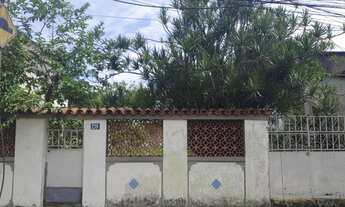 Imagem 2: Terremo com uma casa para reforna , ou demolir