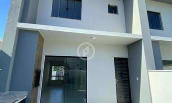 Imagem 2: Sobrado à venda no bairro Amizade - Guaramirim/SC