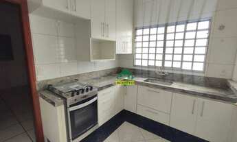 Imagem 7: Casa com 4 dormitórios para alugar por R$ 3.200,00/mês - Jardim do Prado - Araçatuba/SP