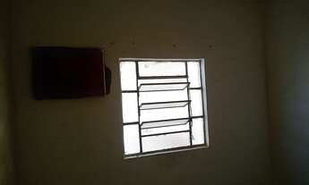 Imagem 3: Casa de quarto e sala em rua Tranquila próximo ao posto Halley