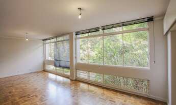 Imagem 2: Amplo e lindo! Com janelas enormes em edifício modernista em frente ao shopping!