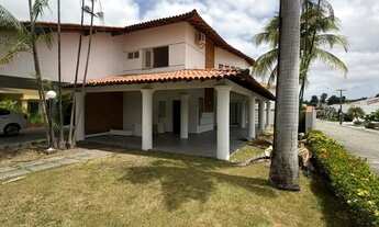 Imagem 2: Casa Alto Padrão no Calhau com 4 Quartos, Suíte Master e Vagas Cobertas