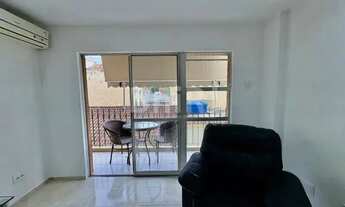 Imagem 3: Sala e quarto em rua residencial em Botafogo