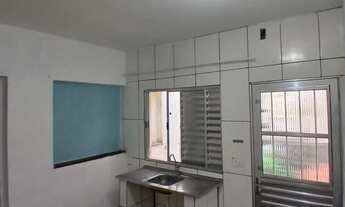 Imagem 6: Quarto e Cozinha Ideal para Mulheres - Segurança, Silêncio e Fácil Acesso ao Metrô