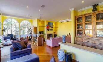 Imagem 3: Casa Estilo Toscana Esquina Arborizada com Jardim Amplo e Piscina