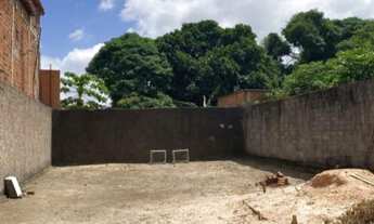 Imagem: Vendo terreno todo murado, com área coberta