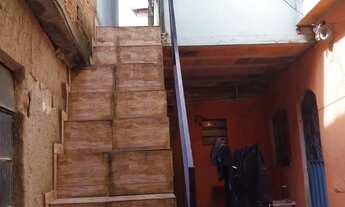 Imagem 7: Vendo casa, cerca de 10 cômodos , uma área de serviço e uma varanda no segundo andar