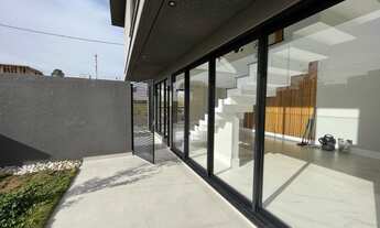 Imagem 2: Casa alto padrão em condomínio