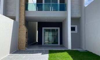 Imagem 1: Casa em residencial fechado às margens de uma avenida principal