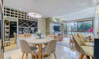 Imagem 2: Apartamento para venda possui 104 metros quadrados com 2 quartos em Petrópolis - Porto Ale