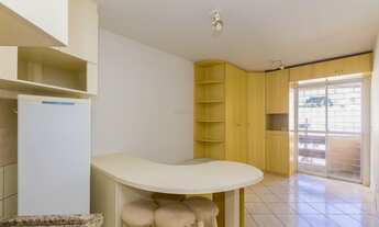 Imagem 3: KITINETE TOTALMENTE MOBILIADA. AO LADO DO TEATRO GUAÍRA. LIVING COM COZINHA AMERICANA EQUI