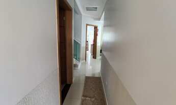 Imagem 6: Sobrado com 333m², 5 dormitórios e amplo quintal próximo ao bosque Bordignon em Pinhais