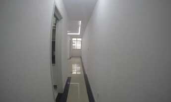 Imagem: Sala, 2 quartos com armários, garage, próximo