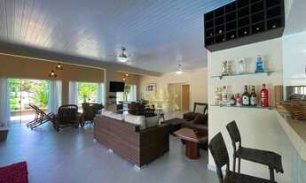 Imagem 4: Casa térrea em condomínio com 4 dormitórios e área de lazer com piscina e churrasqueira