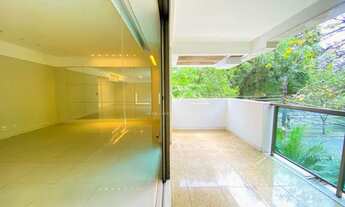 Imagem 2: Incomparável apartamento de 3 suítes com imponente varanda no Leblon