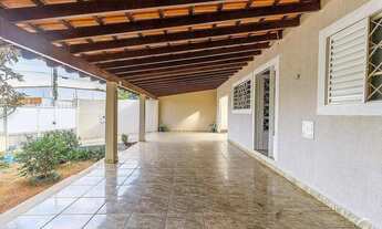 Imagem 2: Casa com 5 Quartos para venda em Arniqueiras