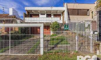 Imagem 3: Sobrado com 3 dormitórios, 1suíte e 4 vagas no bairro Chácara das Pedras