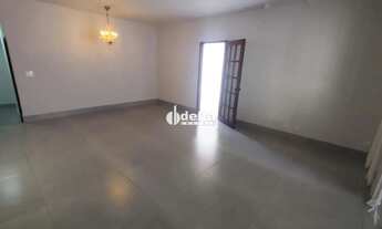 Imagem 4: Casa com 3 quartos sendo 1 suíte, disponível para locação no bairro Cidade Jardim em Uberl