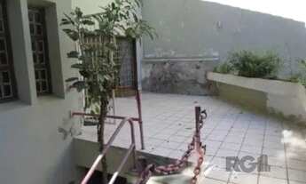 Imagem 7: Casa em Porto Alegre, no bairro Nonoai, com 4 dormitório(s), e 4 banheiros, à venda