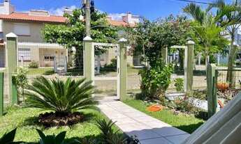 Imagem 2: Lindo sobrado em Capão Novo, 2 dormitórios, 2 banheiros e vaga coberta. Praia