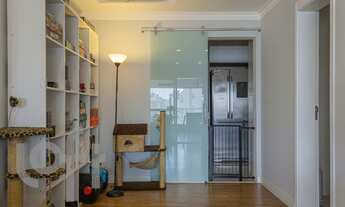 Imagem 7: Belíssimo e com excelente localização tendo varanda gourmet. Está totalmente decorado