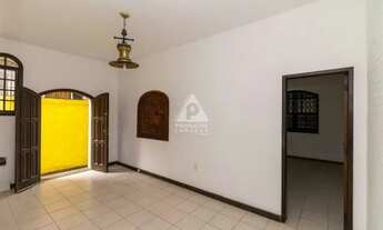 Imagem: Casa de rua à venda, 6 quartos, 2 suítes