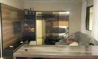 Imagem 3: Casa em rua pública