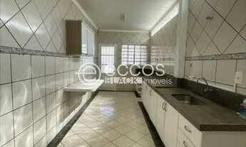 Imagem 3: Casa para aluguel, 3 quartos, 2 suítes, 2 vagas, Cidade Jardim - Uberlândia/MG