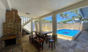 Imagem 2: Casa térrea em condomínio com 4 dormitórios e área de lazer com piscina e churrasqueira