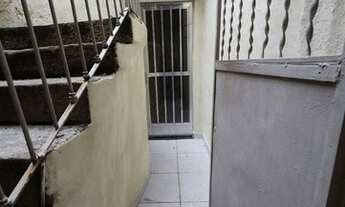 Imagem: Alugo Kitnet. Rua Miguel se Paiva 168 casa