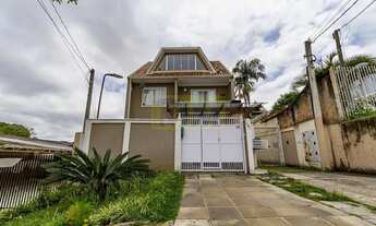 Imagem: CASA DE FRENTE PARA A RUA NO BAIRRO ALTO